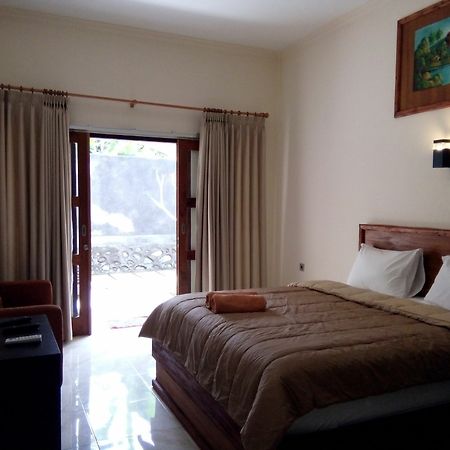 Family Garden Homestay Mangsit Exterior photo