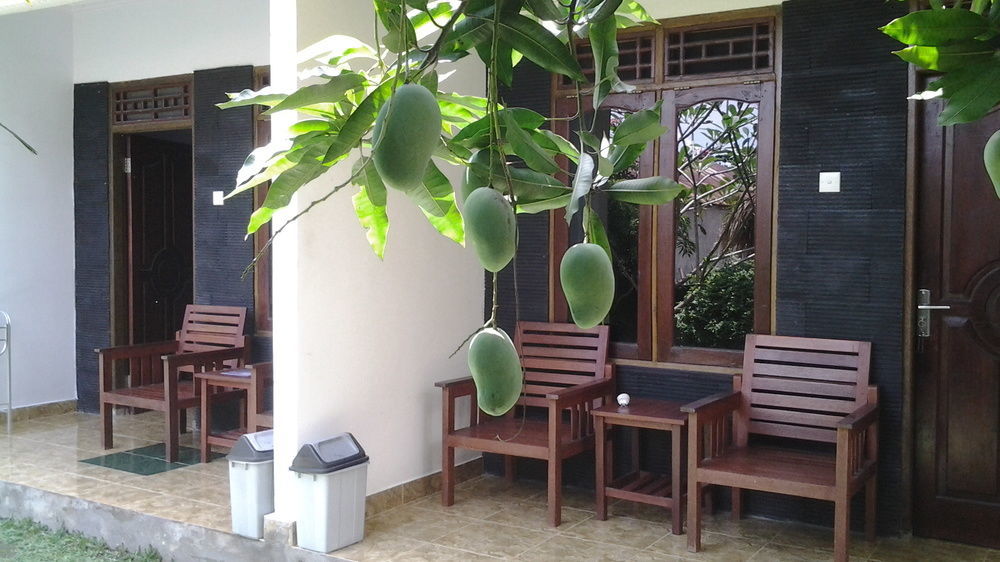Family Garden Homestay Mangsit Exterior photo