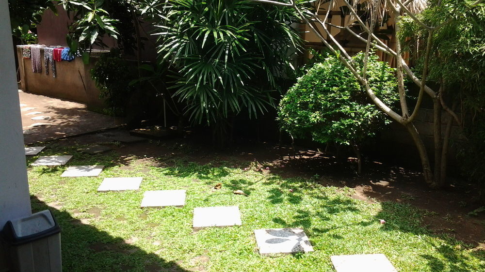 Family Garden Homestay Mangsit Exterior photo