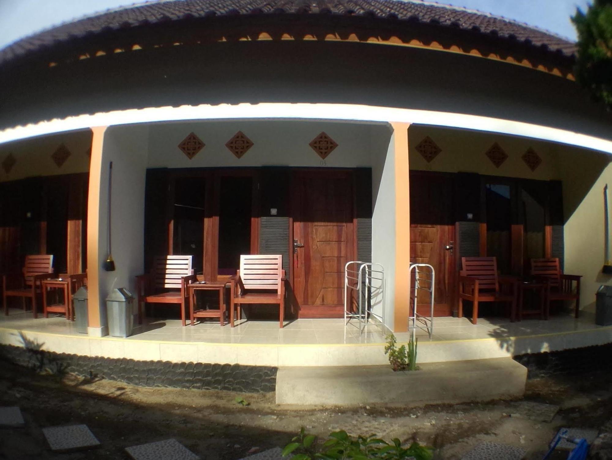 Family Garden Homestay Mangsit Exterior photo