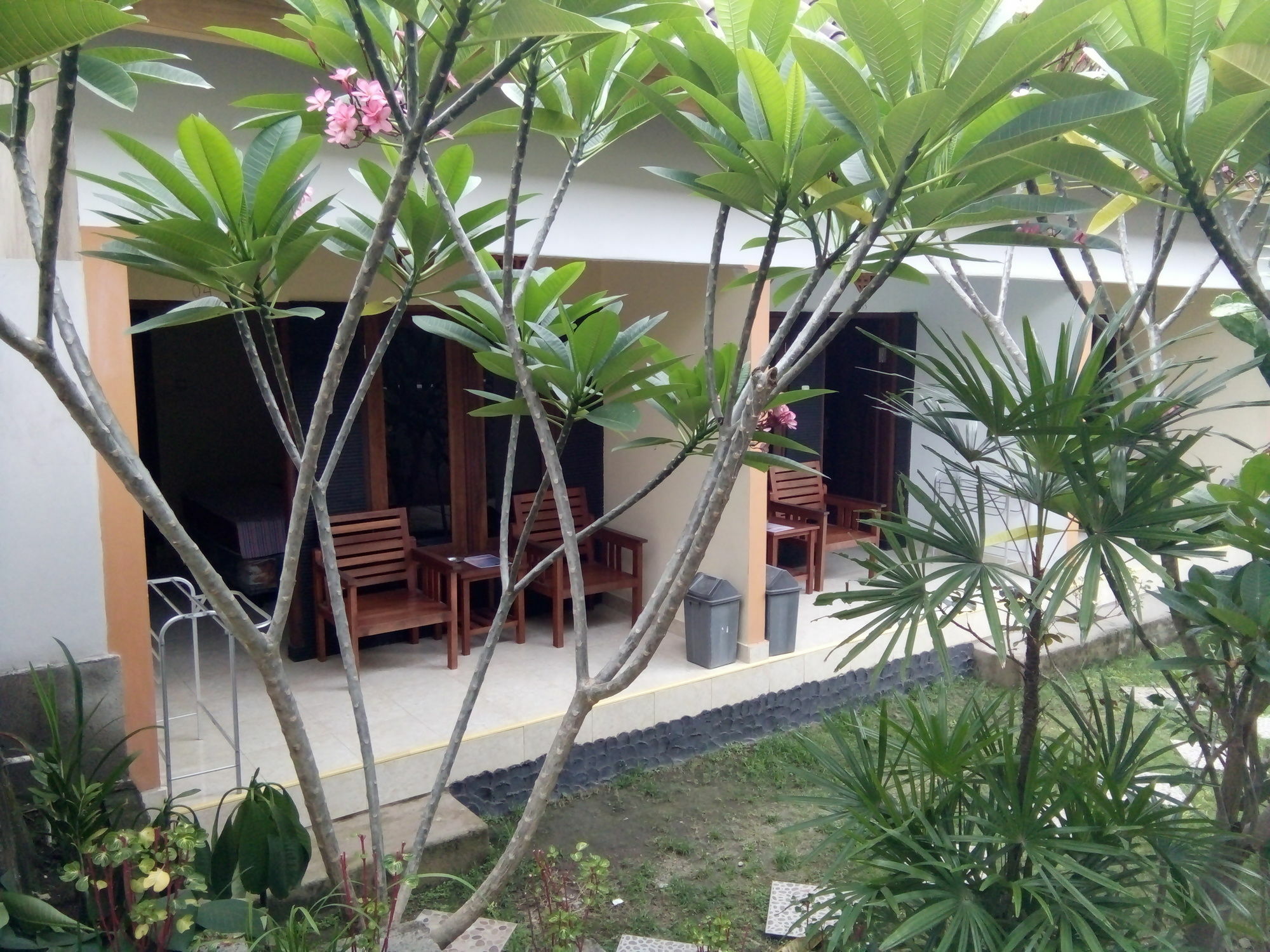 Family Garden Homestay Mangsit Exterior photo
