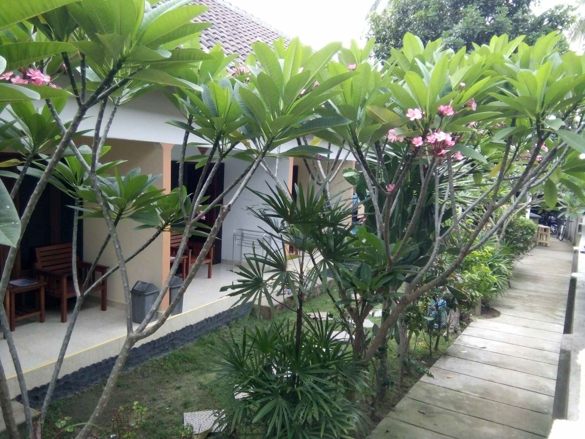 Family Garden Homestay Mangsit Exterior photo